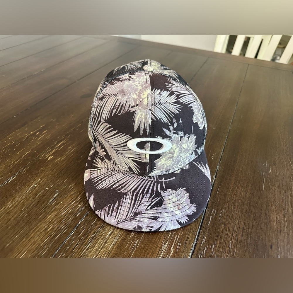 Oakley "California High" snapback hat with a Hawaiian jungle floral pattern